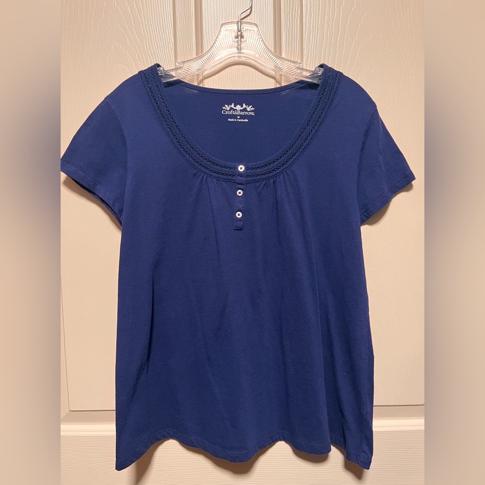 croft & barrow Navy Short Sleeve Scoop Neck Top with Button Placket